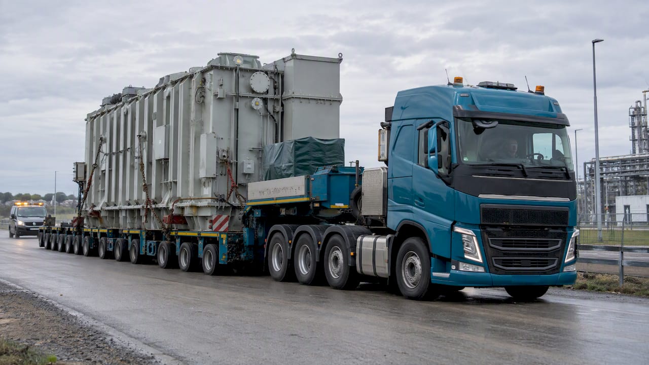 Transformer secured for project cargo transport